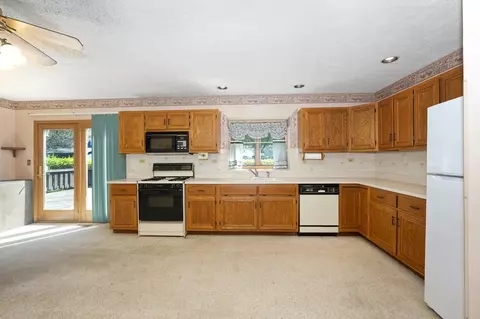 Kitchen - 16203 S Peerless Dr, Plainfield, IL 60586 photo 3 of 4