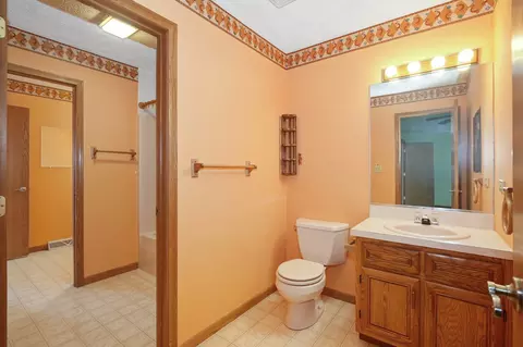 Bath - 16203 S Peerless Dr, Plainfield, IL 60586 photo 3 of 4