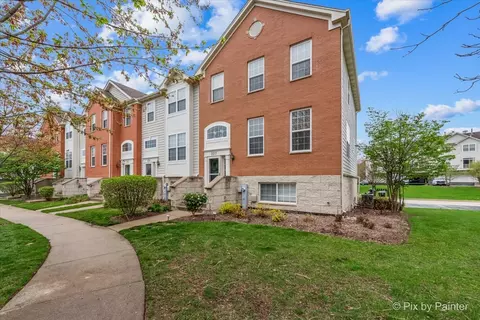 227 Cassidy Ln, Elgin, IL 60124