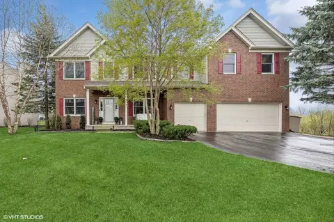 770 Crabapple Dr, Crystal Lake, IL 60014