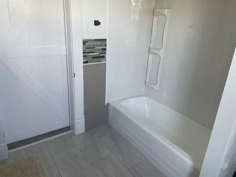Bath - 568 N 4th St, Sheldon, IL 60966 photo 3 of 4