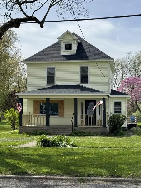 Exterior - 568 N 4th St, Sheldon, IL 60966 photo 3 of 17