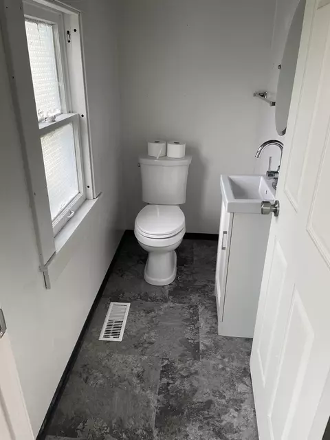 Bath - 568 N 4th St, Sheldon, IL 60966 photo 4 of 4
