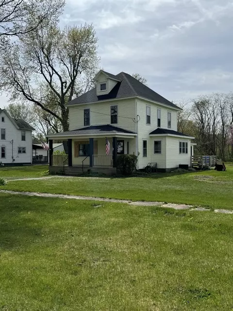 Exterior - 568 N 4th St, Sheldon, IL 60966 photo 2 of 17