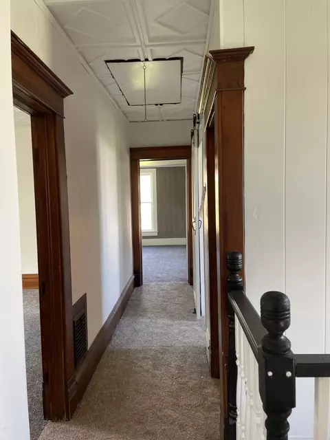 Entry Way - 568 N 4th St, Sheldon, IL 60966 photo 2 of 2