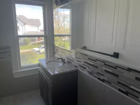 Bath - 568 N 4th St, Sheldon, IL 60966 photo 2 of 4
