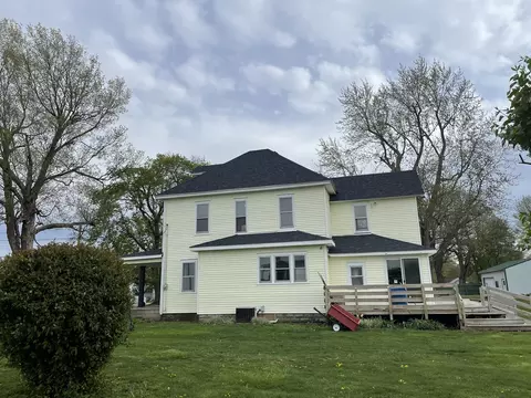 Exterior - 568 N 4th St, Sheldon, IL 60966 photo 6 of 17