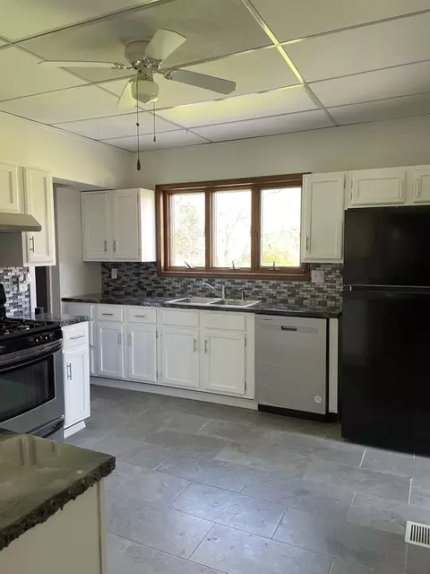 Kitchen - 568 N 4th St, Sheldon, IL 60966 photo 4 of 4