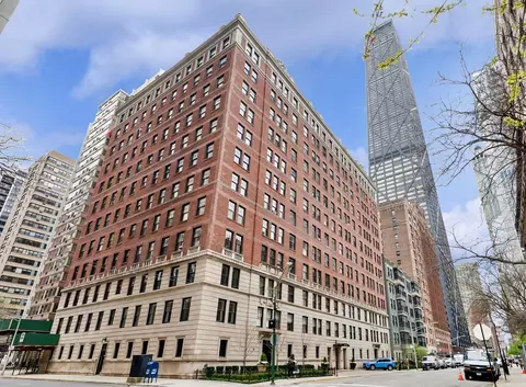 227 E Delaware Pl #9C, Chicago, IL 60611