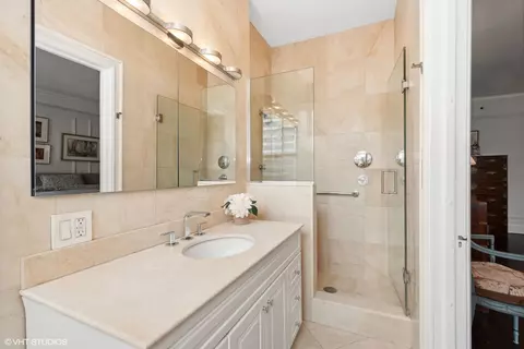 Bath - 227 E Delaware Pl #9C, Chicago, IL 60611 photo 2 of 3