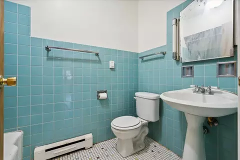 Bath - 4117 Joliet Ave, Lyons, IL 60534 photo 2 of 3