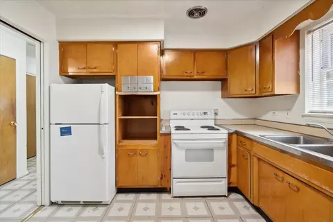 Kitchen - 4117 Joliet Ave, Lyons, IL 60534 photo 2 of 3