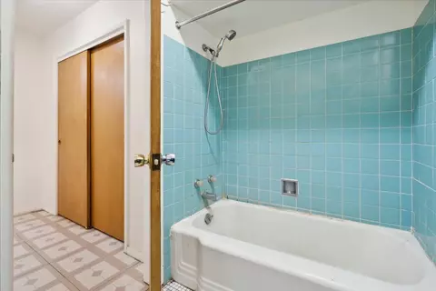 Bath - 4117 Joliet Ave, Lyons, IL 60534 photo 3 of 3