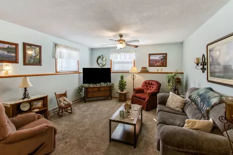 Living - 1112 Beech Dr, Dixon, IL 61021 photo 3 of 4