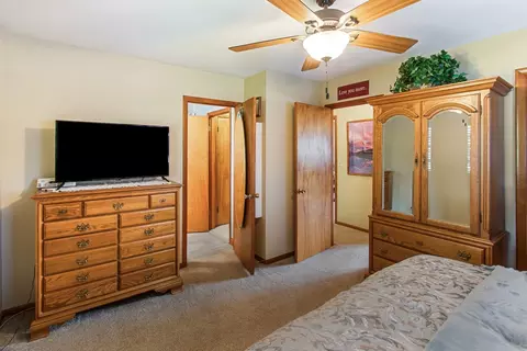 Bedroom - 1112 Beech Dr, Dixon, IL 61021 photo 2 of 5