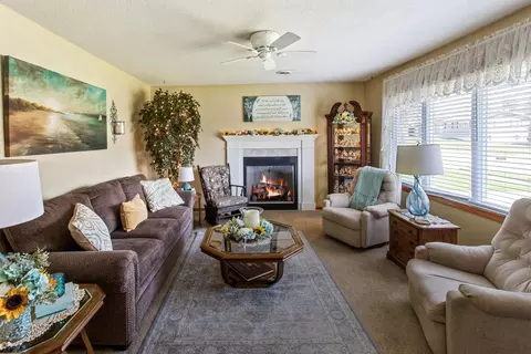Living - 1112 Beech Dr, Dixon, IL 61021 photo 1 of 4