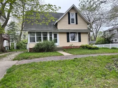 609 W High St, Urbana, IL 61801
