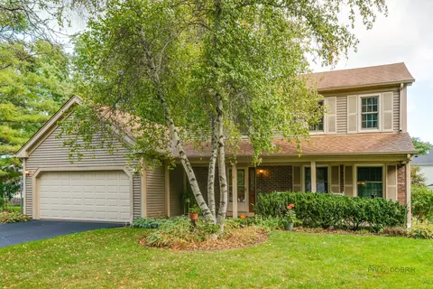 11 Bradbury Ct, Fox River Grove, IL 60021