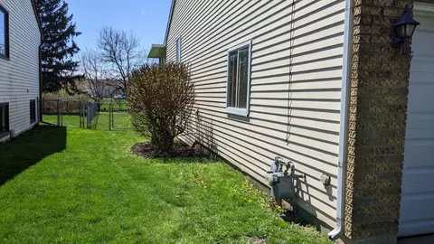 Exterior - 1797 Sheffield Dr, Elgin, IL 60123 photo 2 of 9