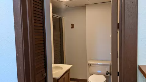Bath - 1797 Sheffield Dr, Elgin, IL 60123 photo 4 of 4