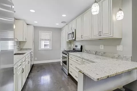 325 E 17th St, Lockport, IL 60441 photo 3