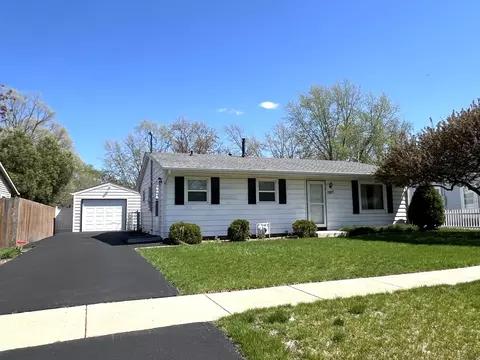 7907 Scott Ln, Machesney Park, IL 61115