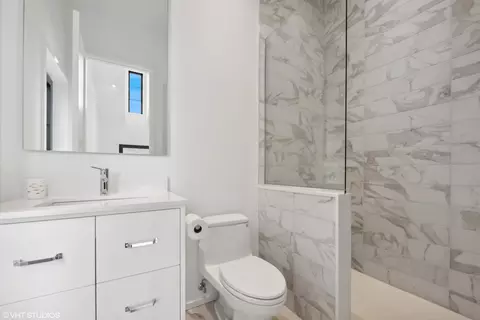Bath - 373 Bluff St, Glencoe, IL 60022 photo 6 of 7