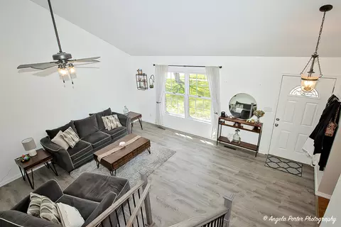Living - 1714 N Leonard Ave, Mchenry, IL 60050 photo 2 of 7