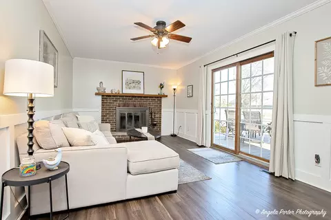 Living - 1714 N Leonard Ave, Mchenry, IL 60050 photo 4 of 7