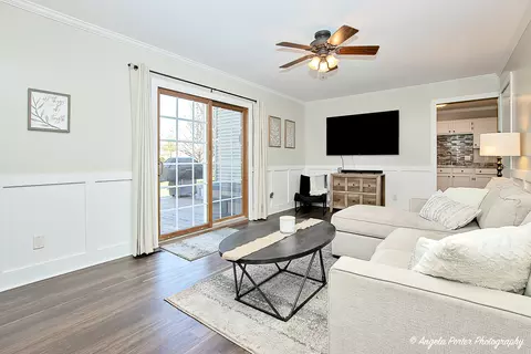 Living - 1714 N Leonard Ave, Mchenry, IL 60050 photo 6 of 7