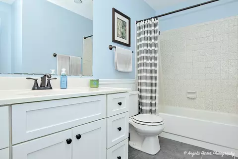 Bath - 1714 N Leonard Ave, Mchenry, IL 60050 photo 1 of 2
