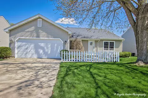 1714 N Leonard Ave, Mchenry, IL 60050