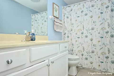 Bath - 1714 N Leonard Ave, Mchenry, IL 60050 photo 2 of 2