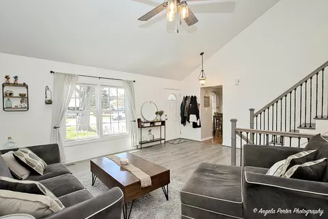 Living - 1714 N Leonard Ave, Mchenry, IL 60050 photo 3 of 7
