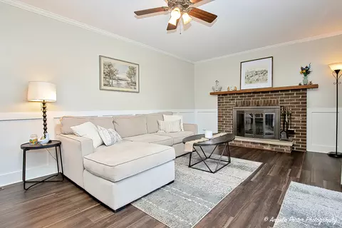 Living - 1714 N Leonard Ave, Mchenry, IL 60050 photo 5 of 7