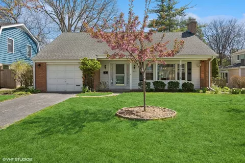 4020 Fairway Dr, Wilmette, IL 60091
