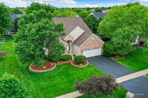 216 Burton Dr, Bartlett, IL 60103