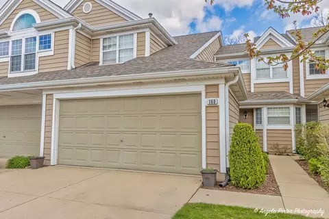 160 Woodstone Dr, Buffalo Grove, IL 60089