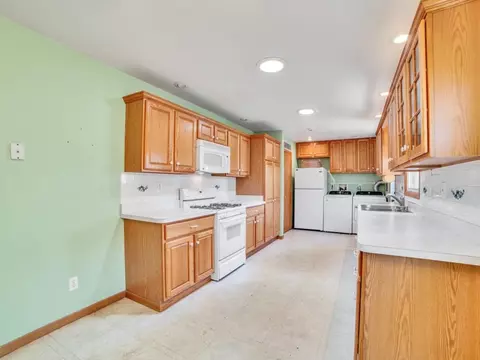 Kitchen - 23559 W Grinton Dr, Plainfield, IL 60586 photo 2 of 5