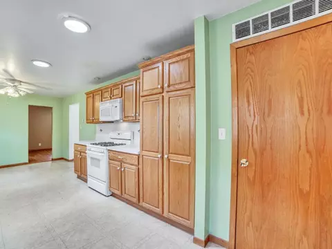 Kitchen - 23559 W Grinton Dr, Plainfield, IL 60586 photo 3 of 5