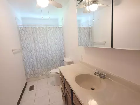 Bath - 23559 W Grinton Dr, Plainfield, IL 60586 photo 3 of 3