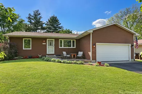 607 S Broadway St, Mchenry, IL 60050