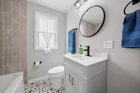Bath - 2332 5th Ave, North Riverside, IL 60546 photo 1 of 2