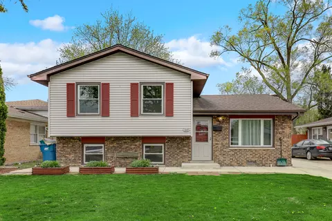 Exterior - 14608 Kolin Ave, Midlothian, IL 60445 photo 3 of 5
