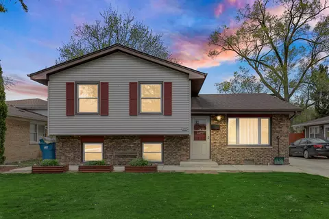 Exterior - 14608 Kolin Ave, Midlothian, IL 60445 photo 2 of 5