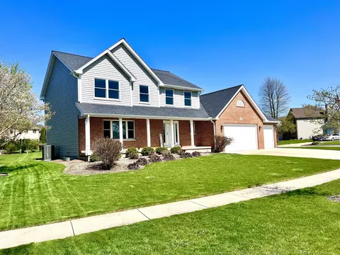 1244 Darling Ct, Sycamore, IL 60178