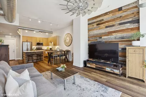 Living - 901 W Madison St #919, Chicago, IL 60607 photo 4 of 5