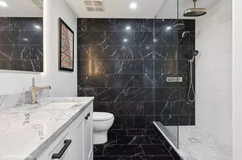 Bath - 901 W Madison St #919, Chicago, IL 60607 photo 2 of 3