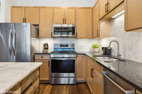 Kitchen - 901 W Madison St #919, Chicago, IL 60607 photo 3 of 5