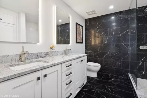 Bath - 901 W Madison St #919, Chicago, IL 60607 photo 1 of 3